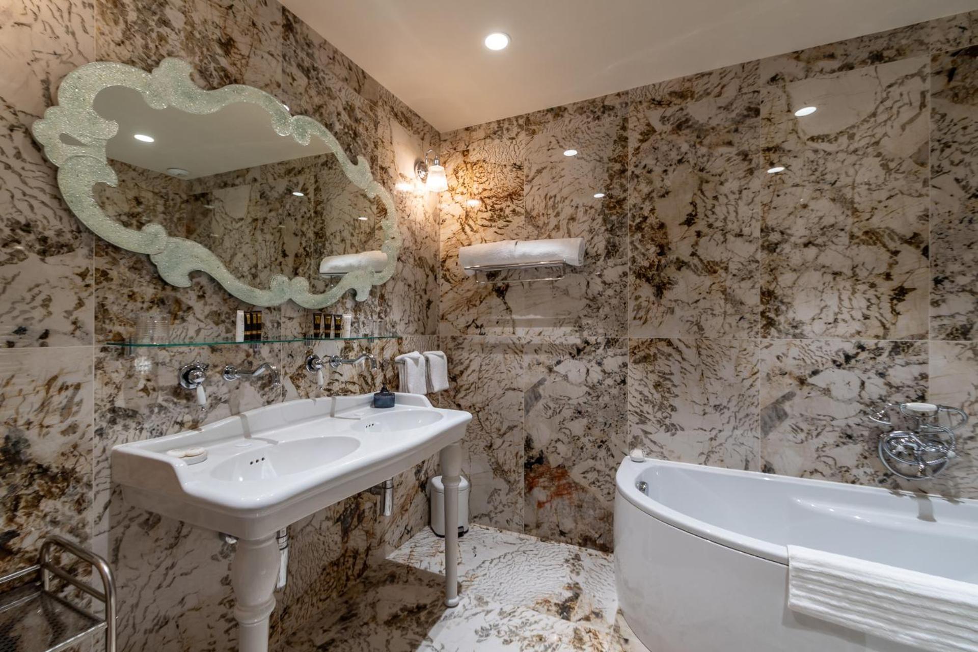 Hotel Demeure Loredana Saint-Florent  Ngoại thất bức ảnh